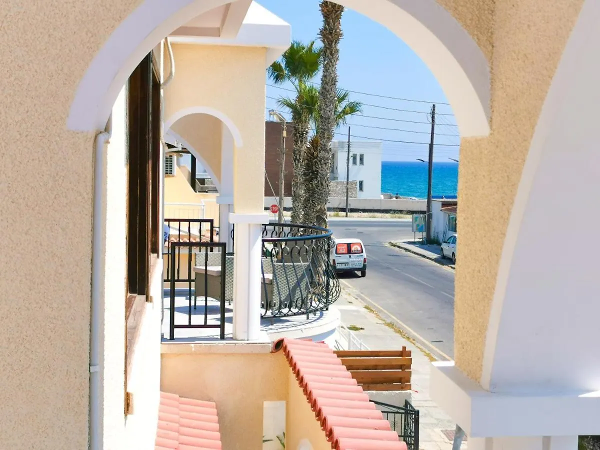 Bella Ciao Beach Apartments Livadhia Кипр