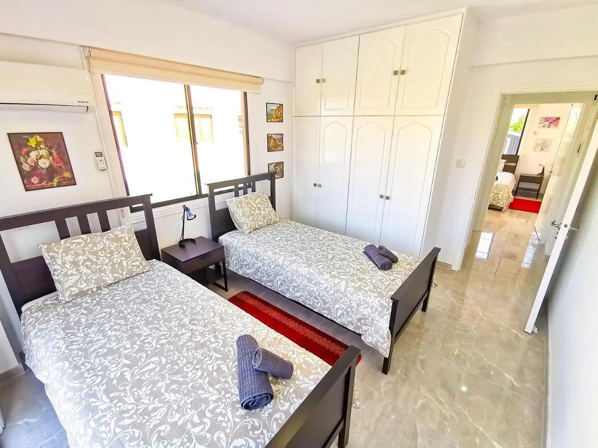 Bella Ciao Beach Apartments Livadhia